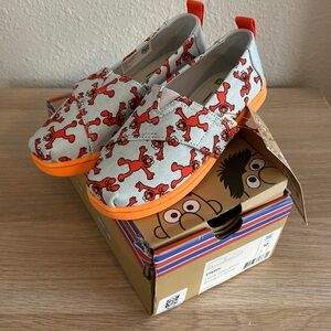 TOMS Classic Sesame Street Light Grey Elmo Printed Canvas NEW